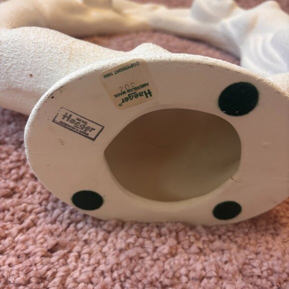 VINTAGE WHITE TEXTURED HAEGER ETERNITY “CIRCLE OF LOVE” STATUE HAEGER STICKER - Picture 3 of 3